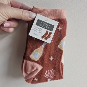 NWT Target Poppin' Champagne Bottles Socks in OSFA